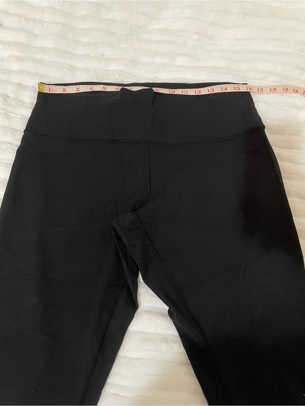 lululemon athletica women’s Black Capri Leggings - Picture 5 of 12